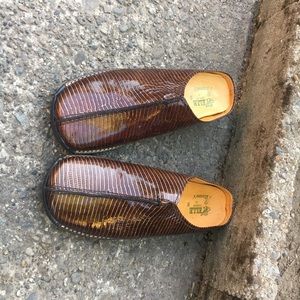 Women’s Romos shoes